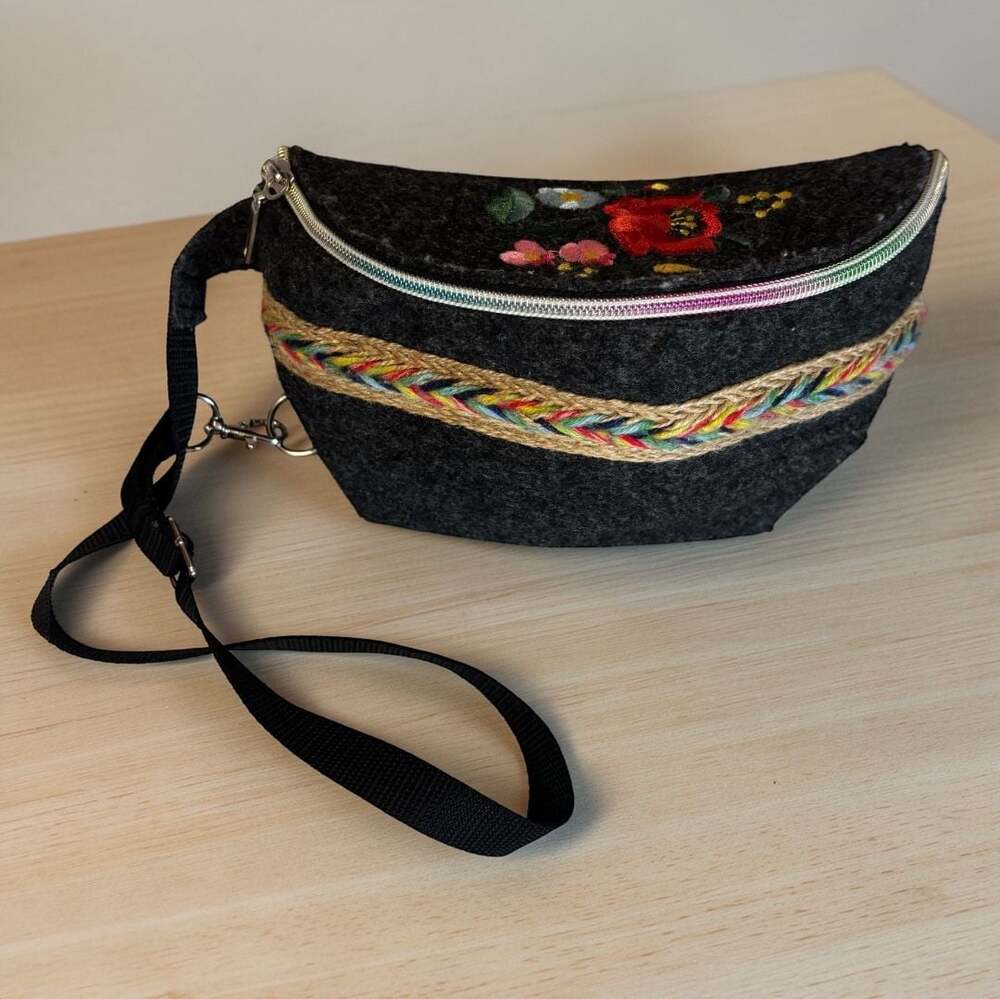 Kasya Felt Embroidered Floral Fanny Pack Crossbody Bag